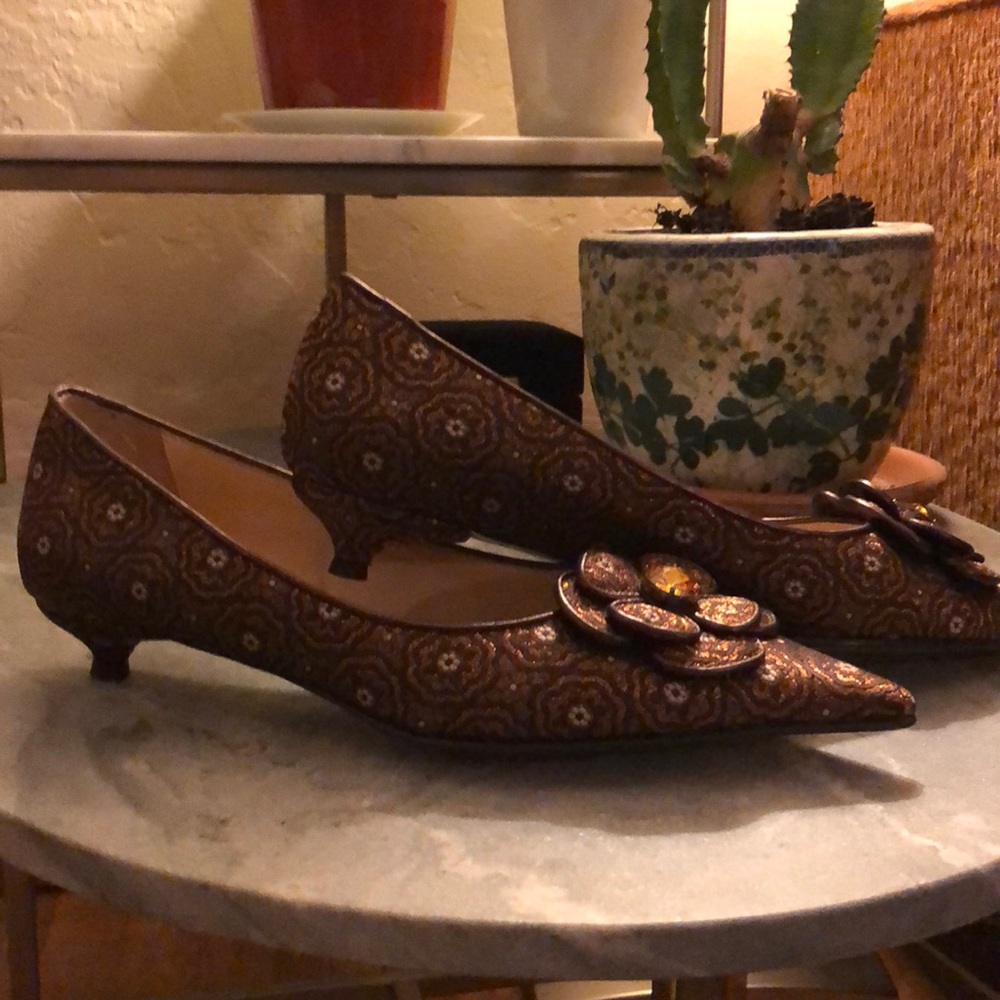Isaac Mizrahi Violet Brocade Pumps - Picture 6 of 7
